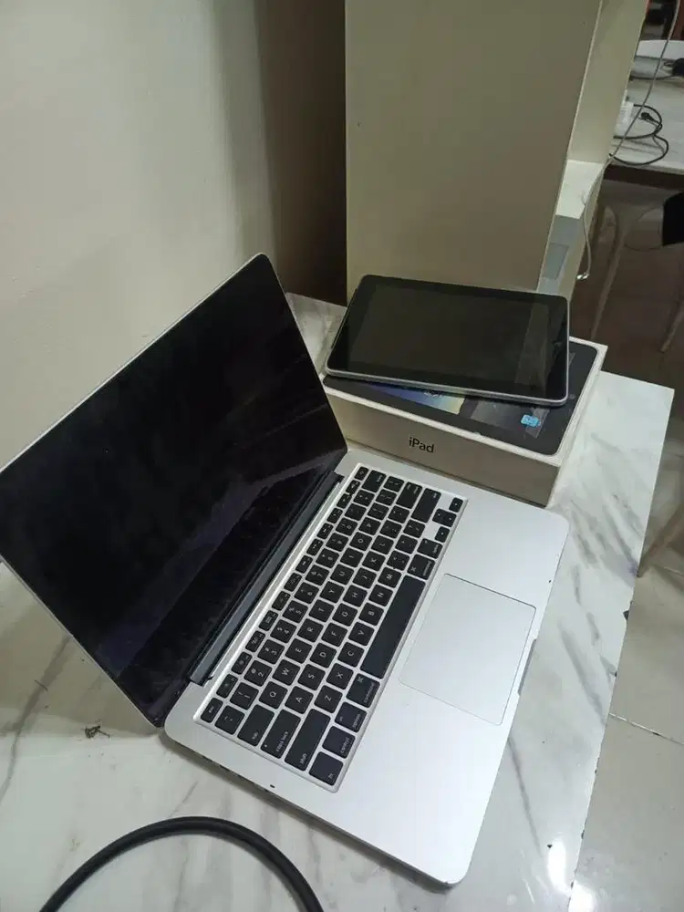 Macbook Pro Retina & iPad Gen 1 Minus