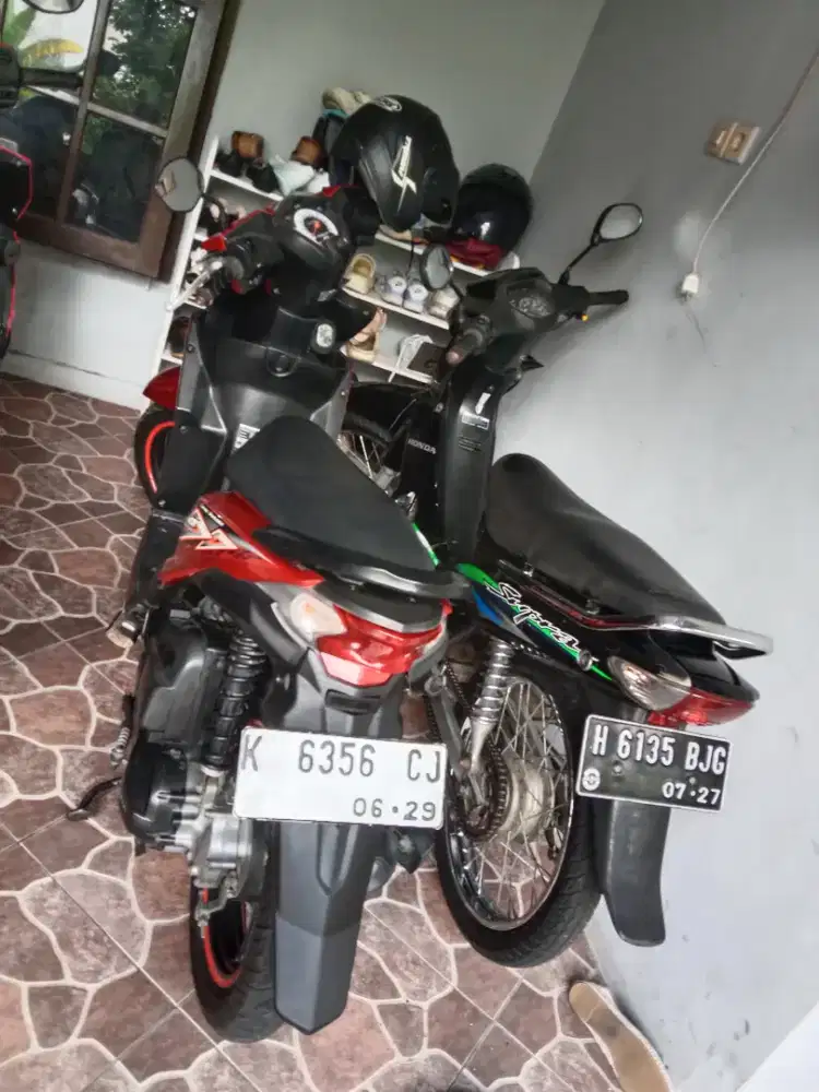 Di jual honda beat dan supra th 2002 semua kondisi siap pakai
