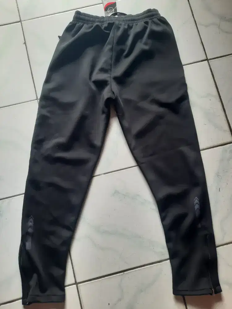 Celana jogger trackpants,  hitam..  xl. Bb di max.70kg.