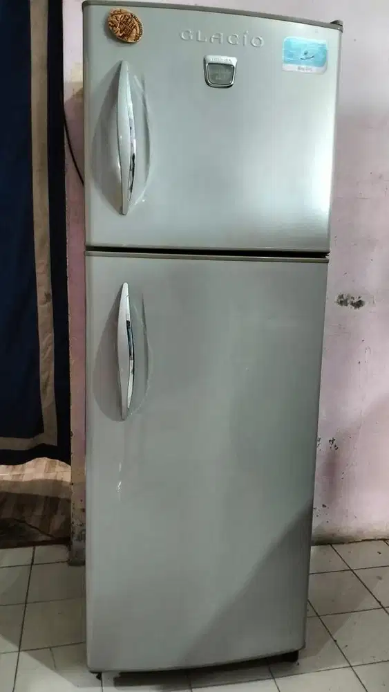Kulkas 2pintu toshiba
