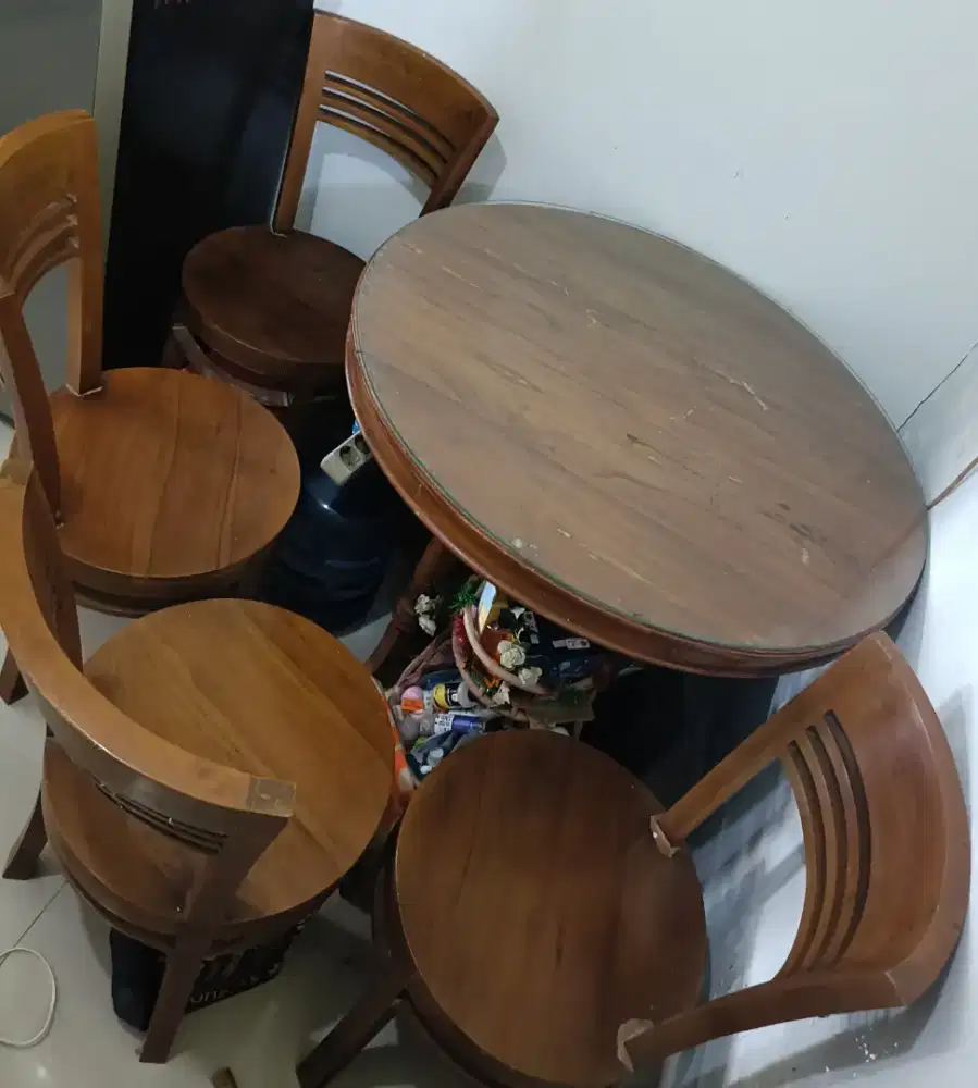 Meja makan bundar kursi 4