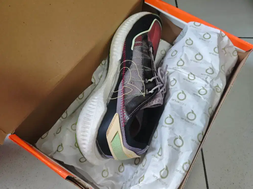 (Bekas like New) Ortuseight Sepatu Sneakers Recast Light Grey Mint