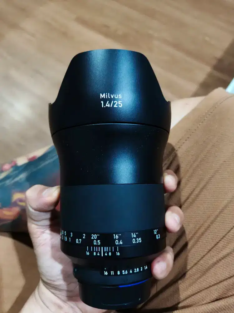 Lensa carlzeiss milvus 21 f1.4 ZF.2 like new perfect condition