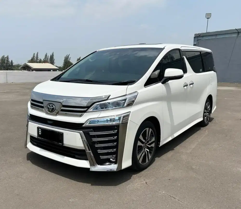 Toyota Vellfire G 2.5 2022 White KM 23rb Perfect Condition.
