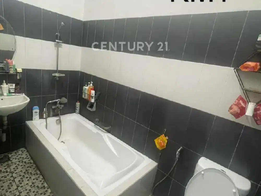 RUMAH  STRATEGIS 3KT DEKAT PINTU TOL HALIM DI CIPINANG MELAYU