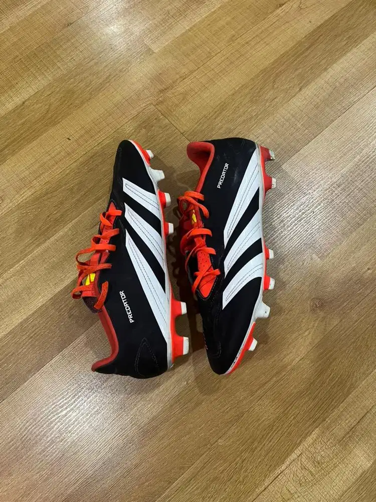 Sepatu Bola Adidas Predator Club