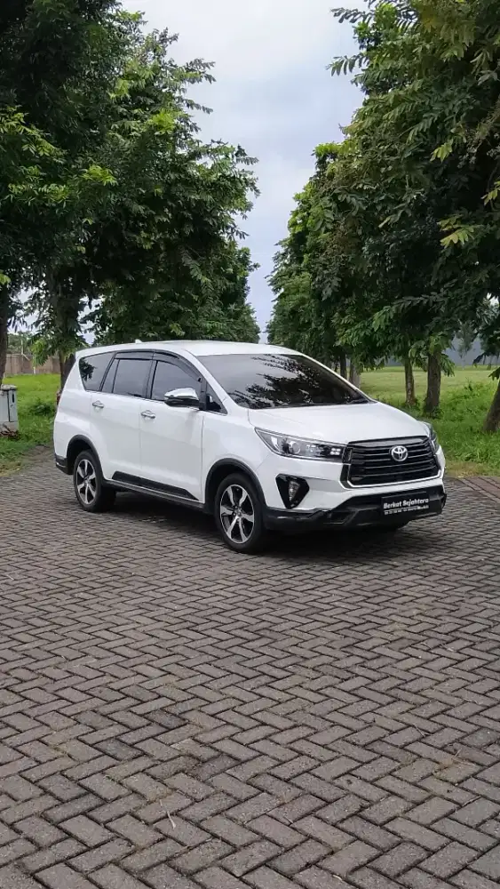 Km40rb innova reborn venturer 2.4 automatic putih 2021 surabaya