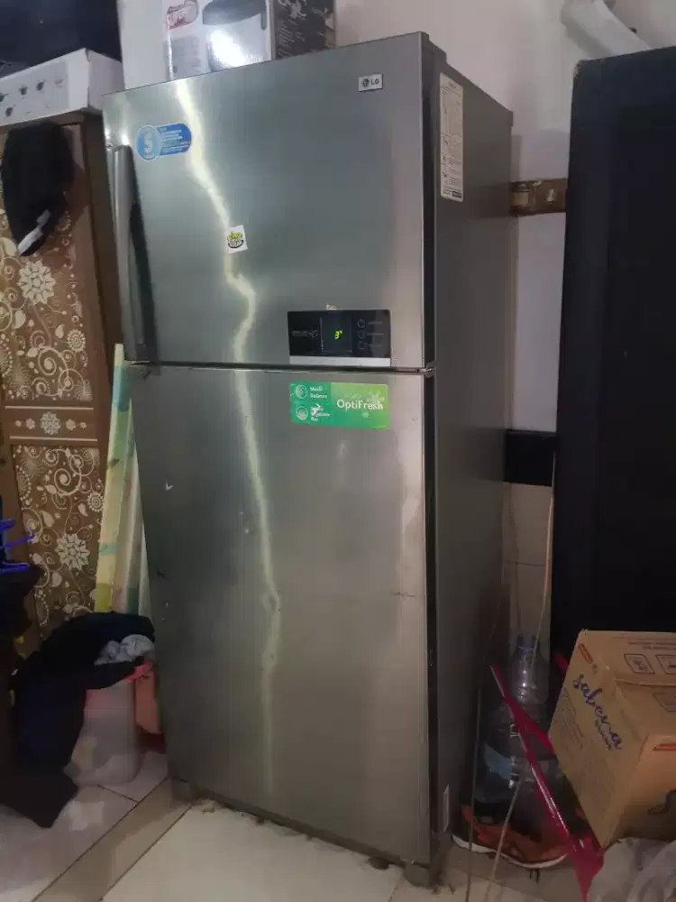 Kulkas  LG jumbo ukuran normal masih di pake sehari hari lok h.i