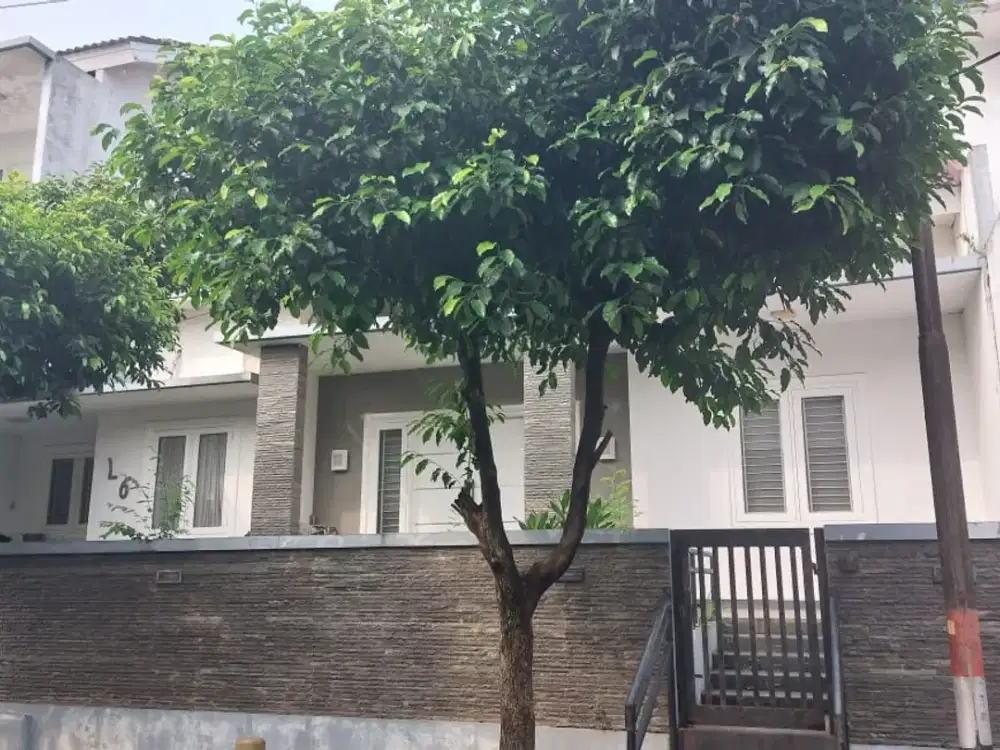 Rmh bagus, terawat, 3+1kt, kamar tidur utama besar dg kamar mandi dalam di jl Melati 2, Kemang pratama 2, Bekasi