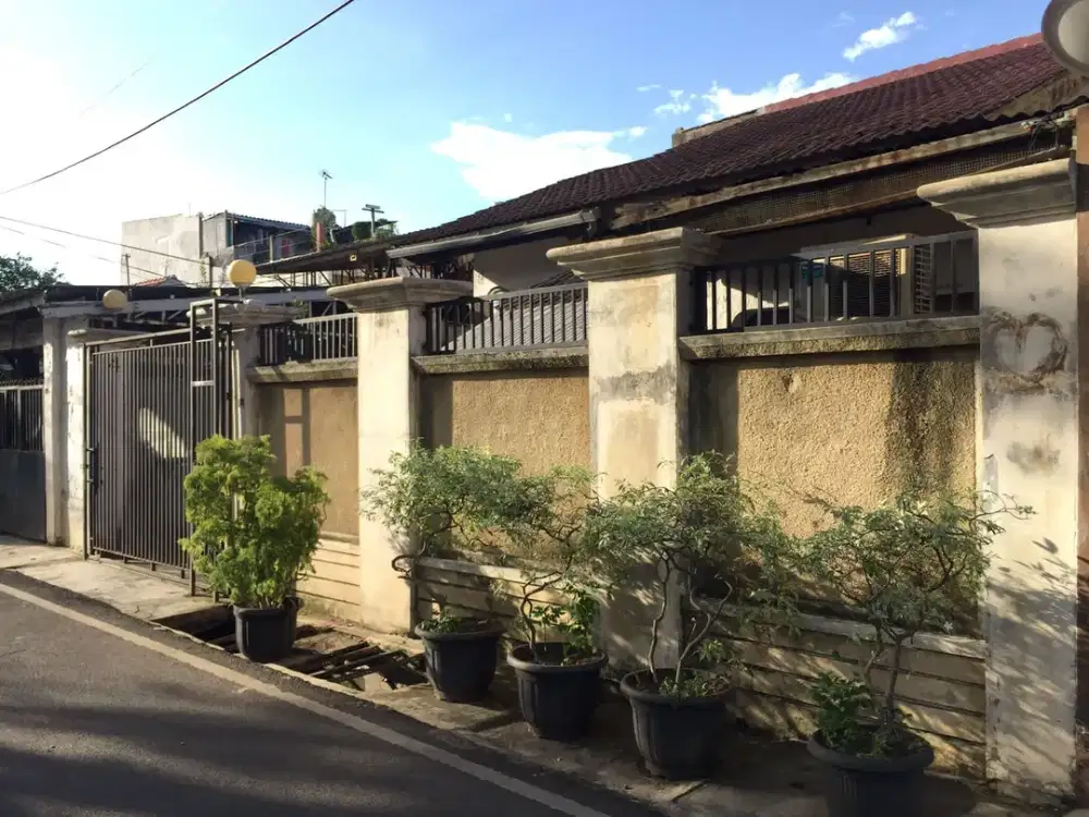 Rumah Lama Layak Huni Strategis Johar Baru Jakarta Pusat