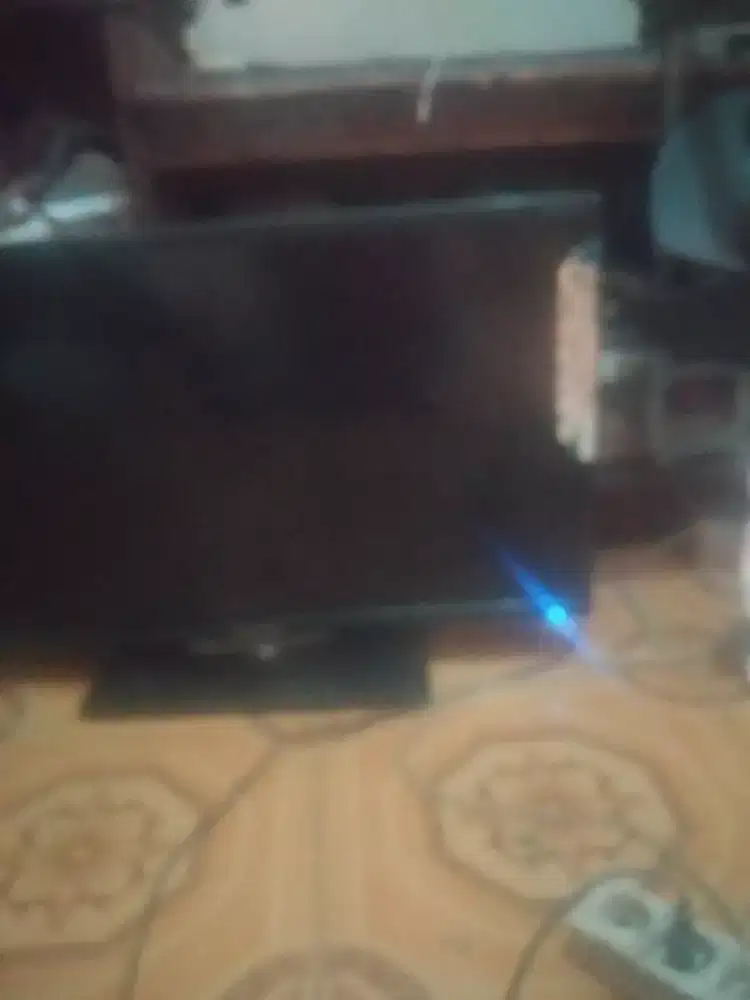 Jual aja tv LED 32 inch merk Polytron 32 inch speaker pisah minusfoto.