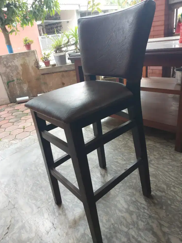 Dijual Kursi Bar sisa 3 pieces bekas resto di Bali kondisi masih bagus