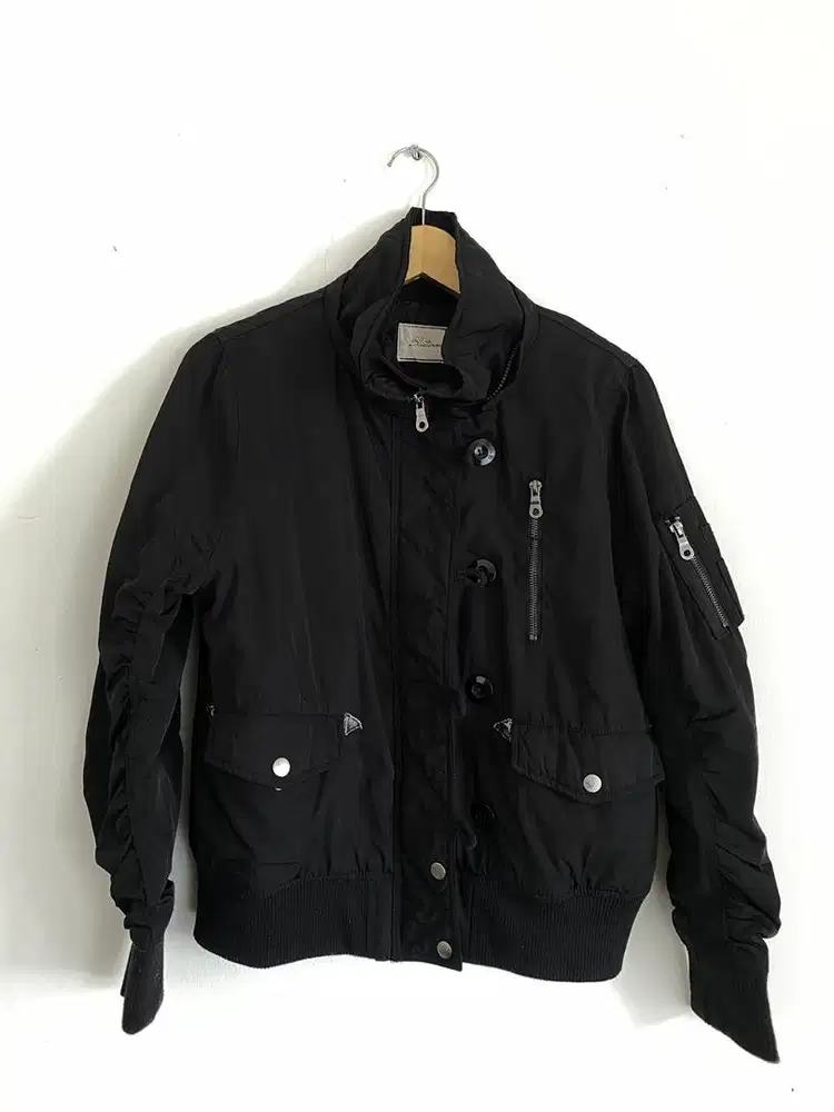 Jaket Hitam Brand Blistrom