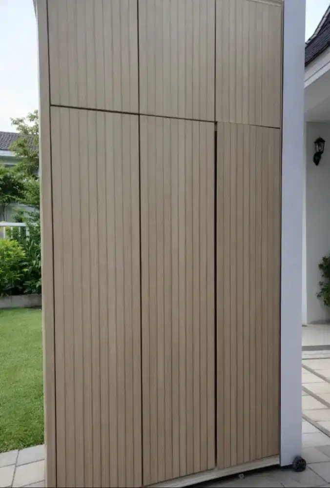 LEMARI HPL 3 pintu, tinggi 2,7m.