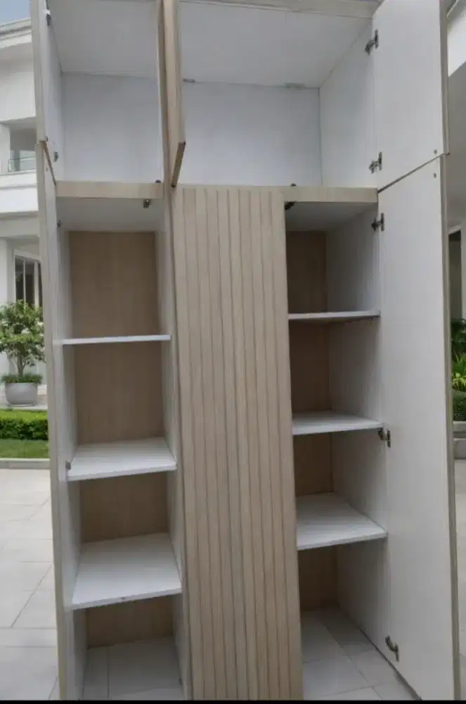 LEMARI HPL 3 pintu, tinggi 2,7m- Lebar 1,4m