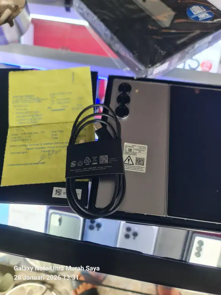 Fold 6.,ram 12+12/512..no minus siap pakai..lecet pemakaian wajar,,cek