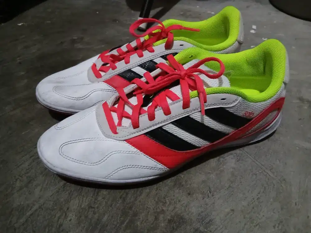Sepatu futsal super sala 45