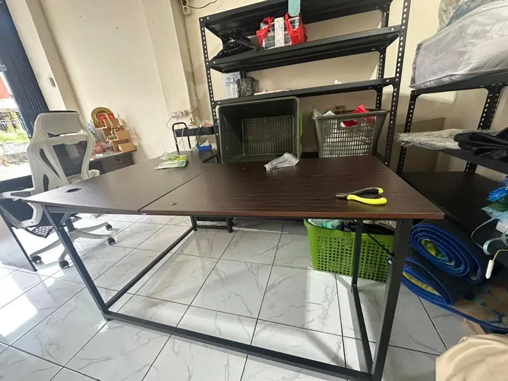 Meja gaming letter L