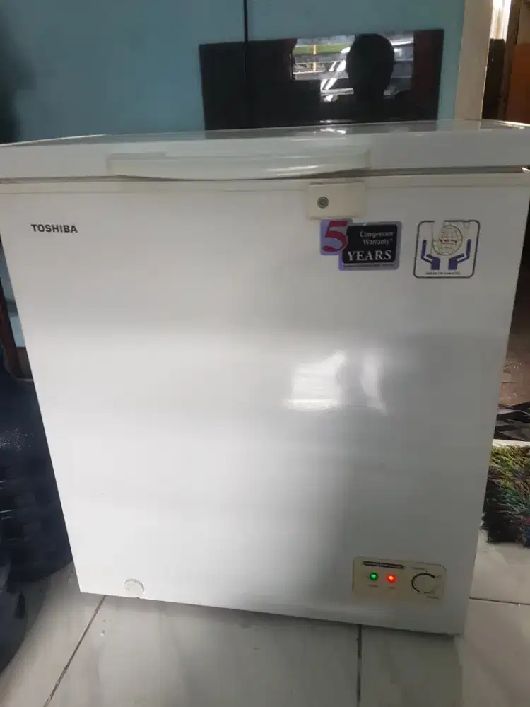 Freezer box toshiba CR-A180 150 Liter