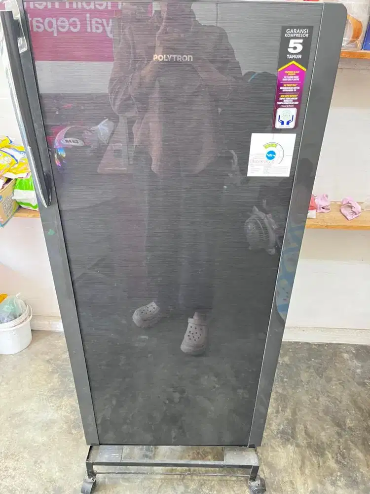 1.600.000 nego !! Kulkas Polytron 1 pintu 180Liter (jumbo)
