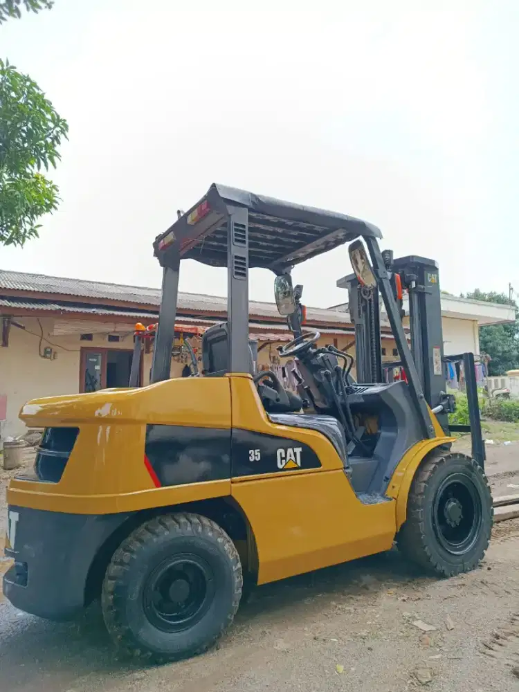 Forklift Caterpillar 3,5 Ton,Tiang 3 Meter,Manual,Mesin S4S,Tahun 2017