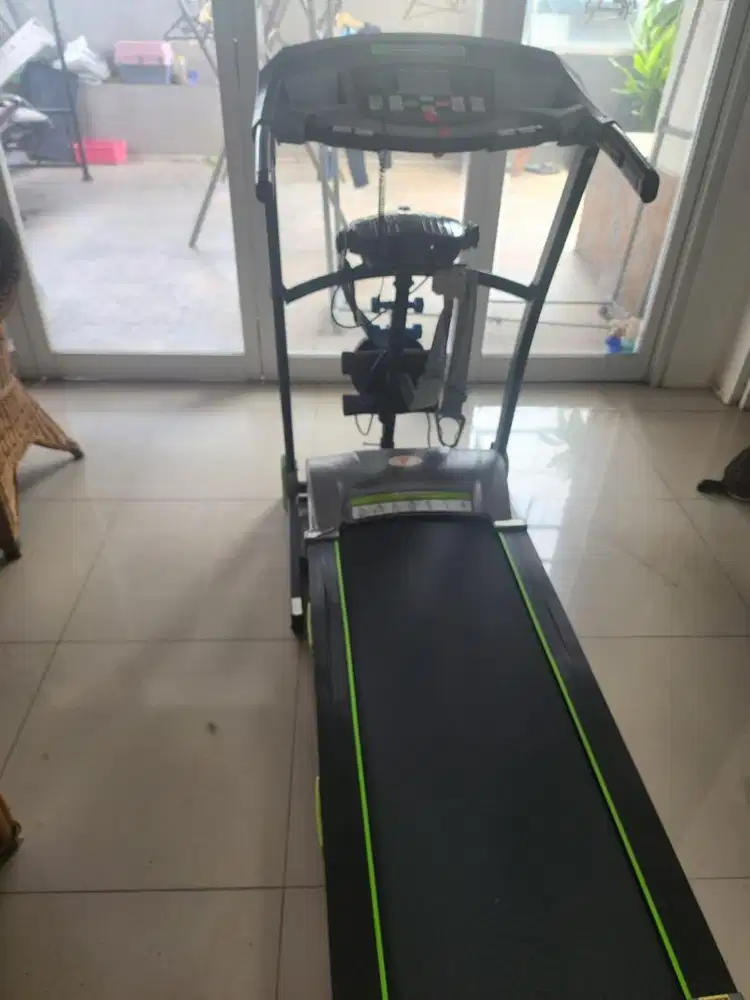 Treadmil dengan 2 dumble