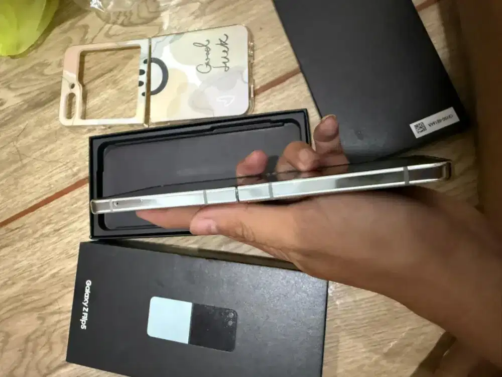 Jual cepet z flip 5 8/256 mint