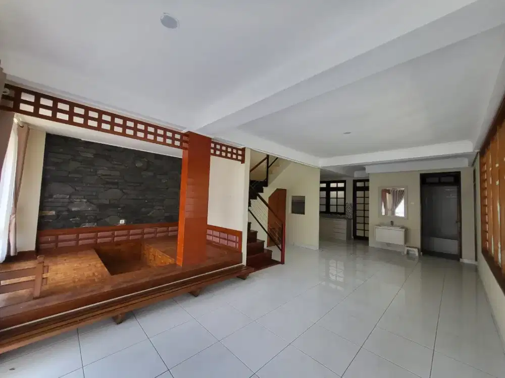 JUAL/SEWA Rumah Apik  di KOMPLEK BUDISARI