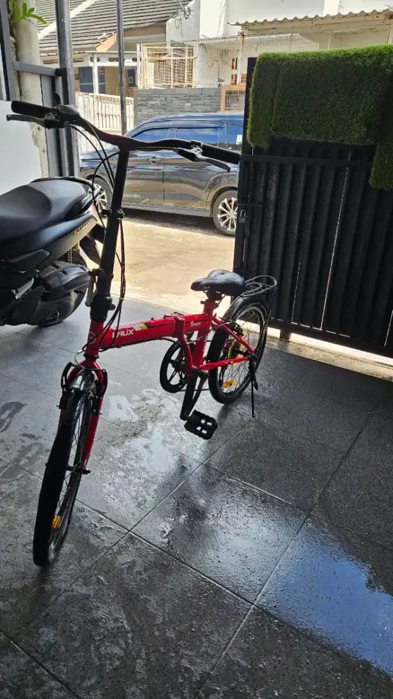 Sepeda LAUX warna merah hitam