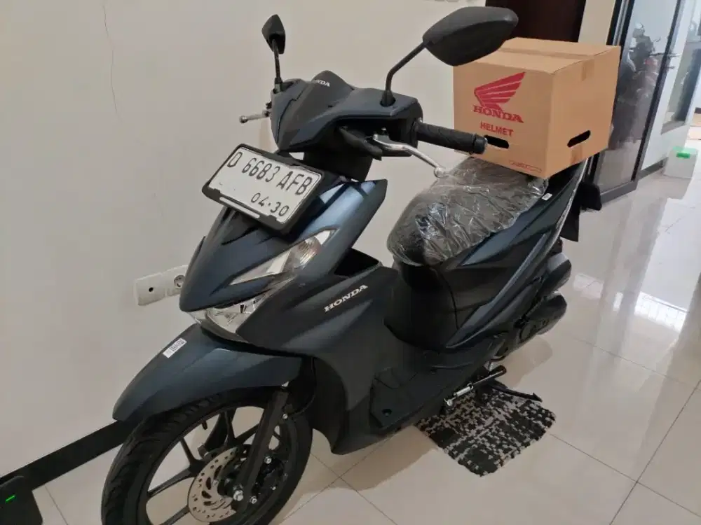 Honda beat deluxe cbs iss keyless 2025 istimewa seperti baru free helm