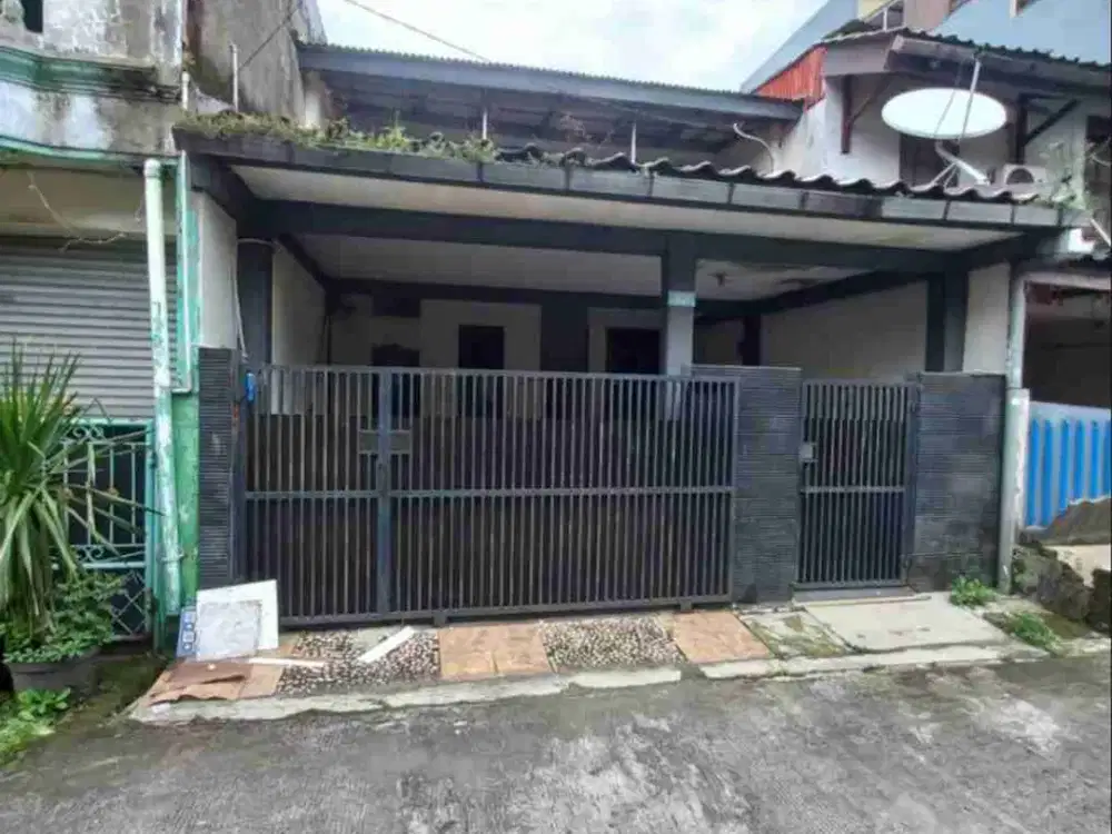 Dijual. rumah 2 lt siap huni di perumahan pinggir jalan Nusantara