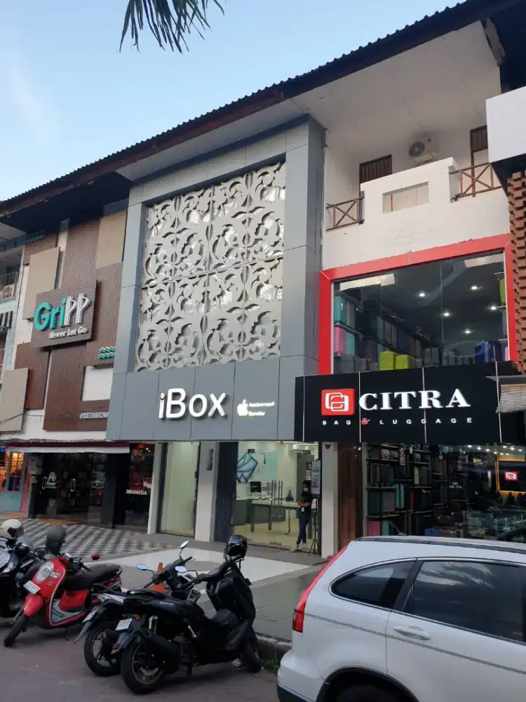 Dibutuhkan 3 orang Staf Penjualan Toko/Store Crew