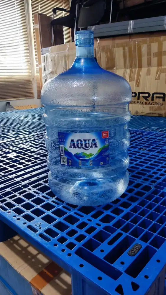 Galon Aqua dan Cleo Kosong