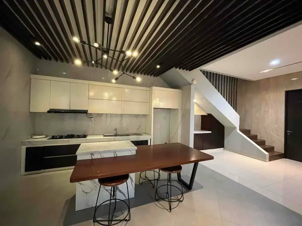 Disewakan Rumah dengan Swimming Pool, View Pegunungan di Sentul City Bogor