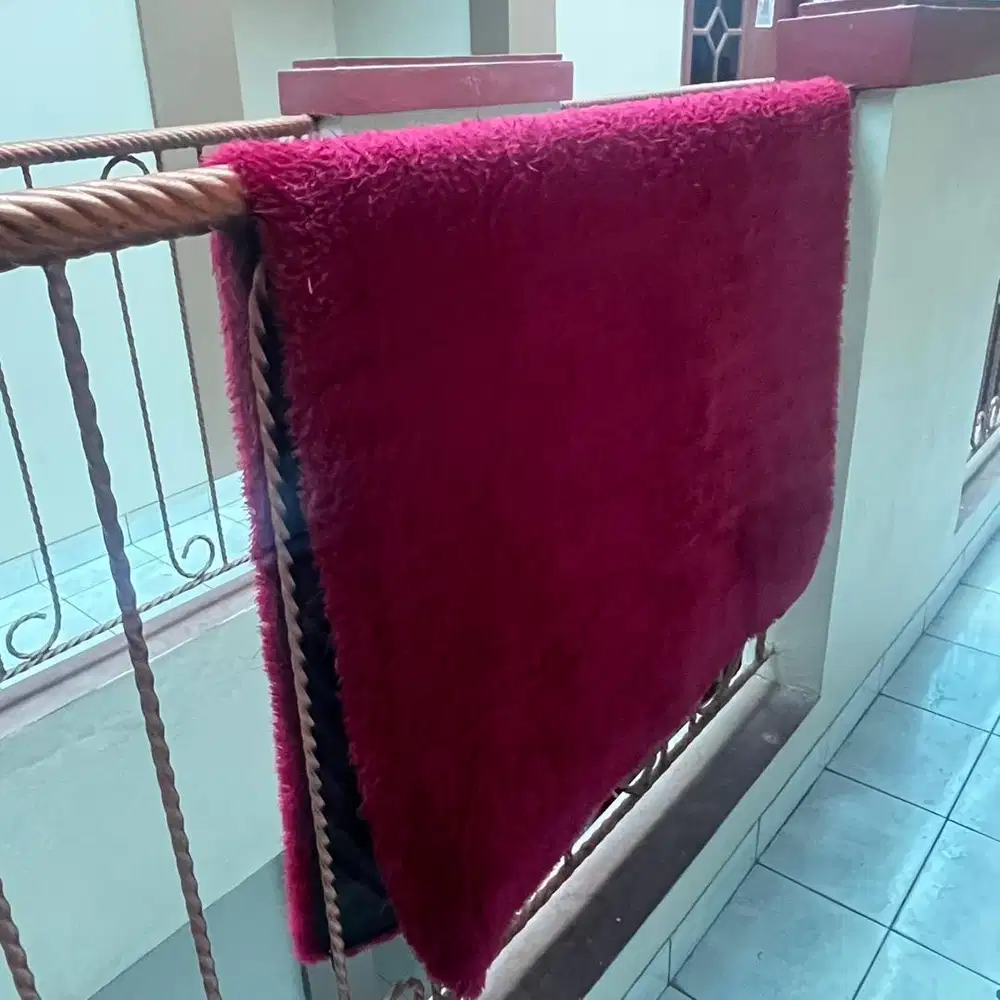 Karpet bulu rasfur 150 x 100 bekas