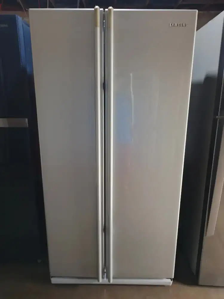 Kulkas Samsung Side By Side Series Silver 600L