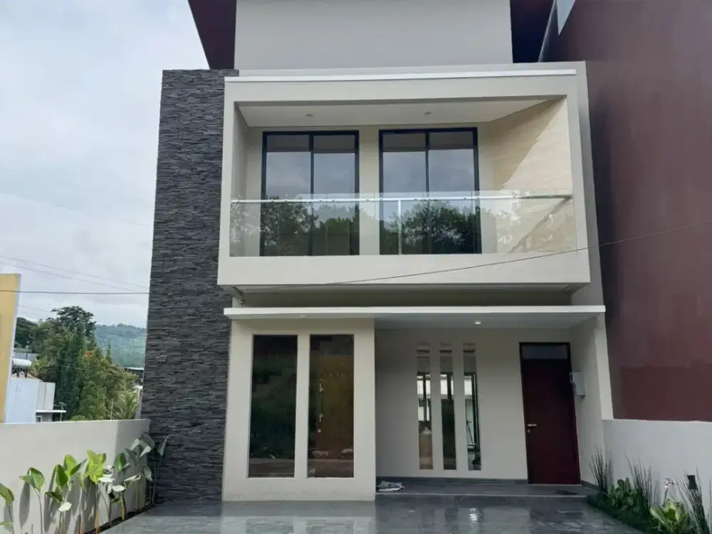 Di jual Rumah Modern Mewah Strategis di  Citra Green Dago