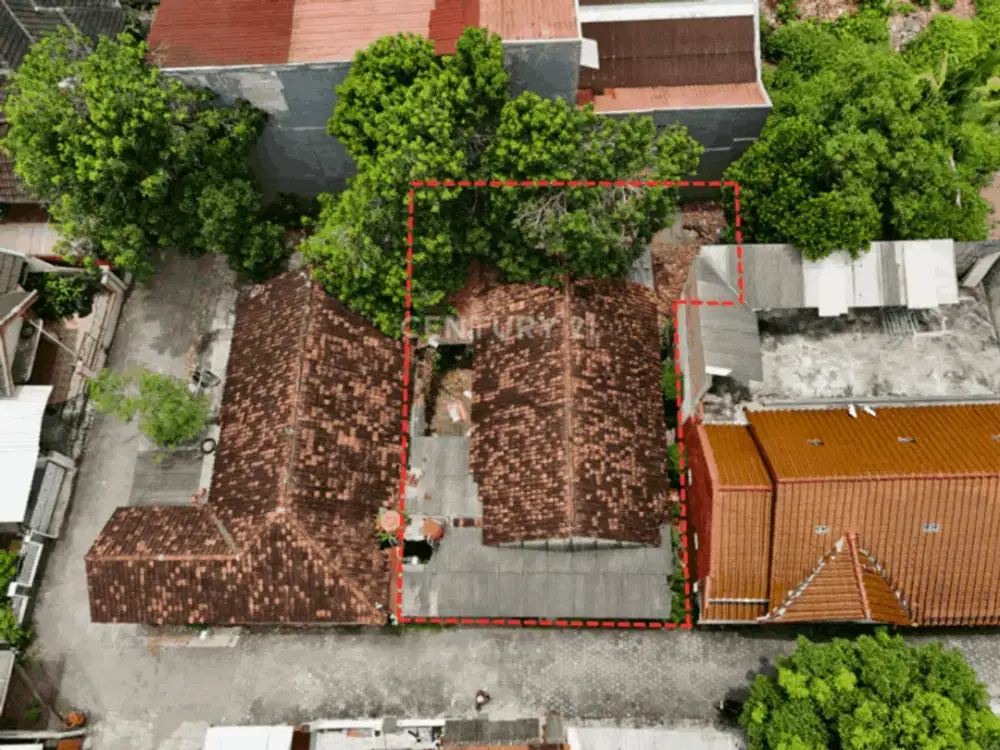 Tanah Luas 232 M2 Bonus Bangunan Daerah Belakang Pasar Kolombo