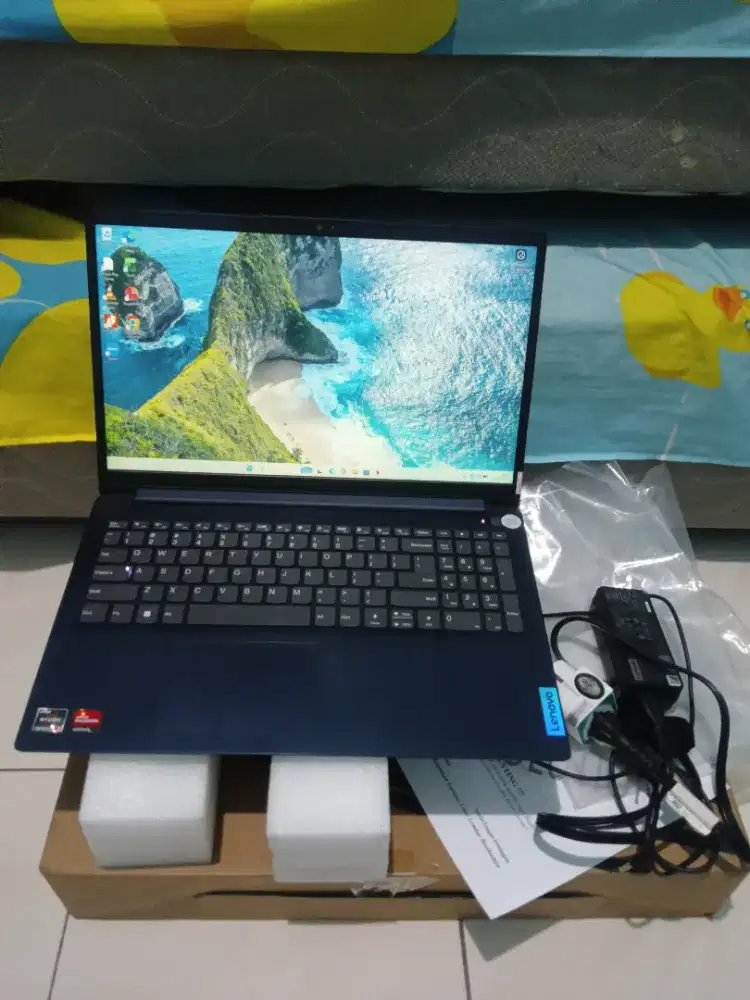 Laptop Lenovo Ideapad 1. Ryzen 3 7320U