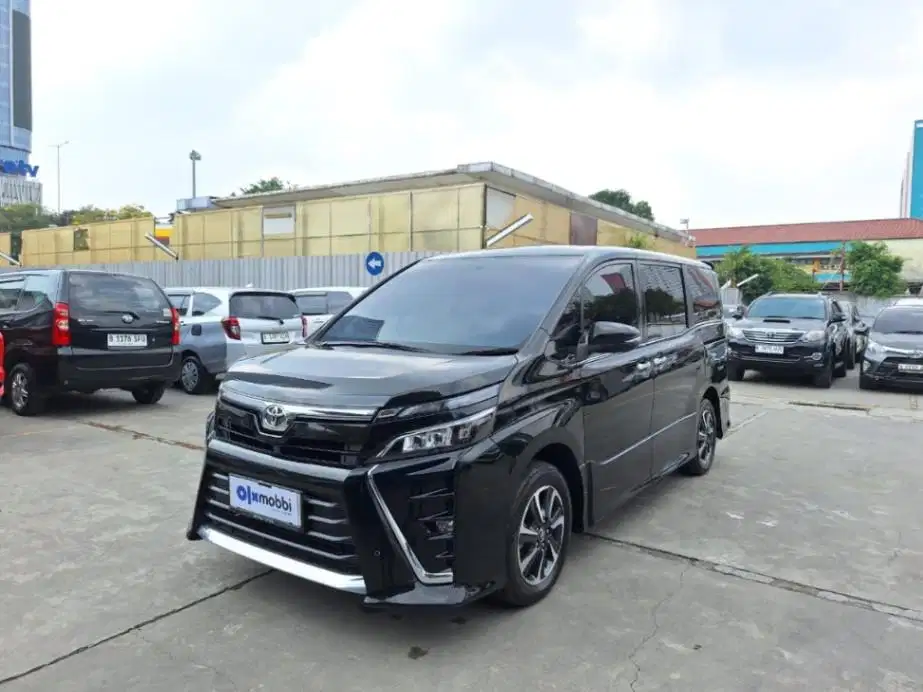 DP MURAH - Toyota Voxy 2.0 Bensin-AT 2020 Hitam