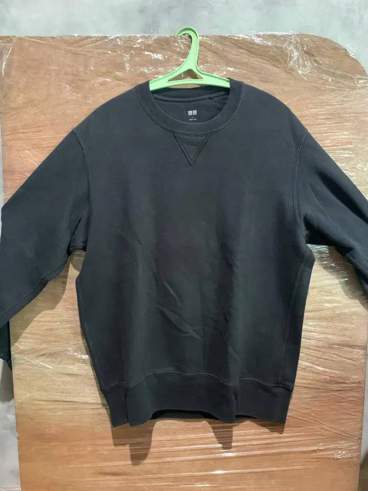 Sweater UNIQLO Bekas