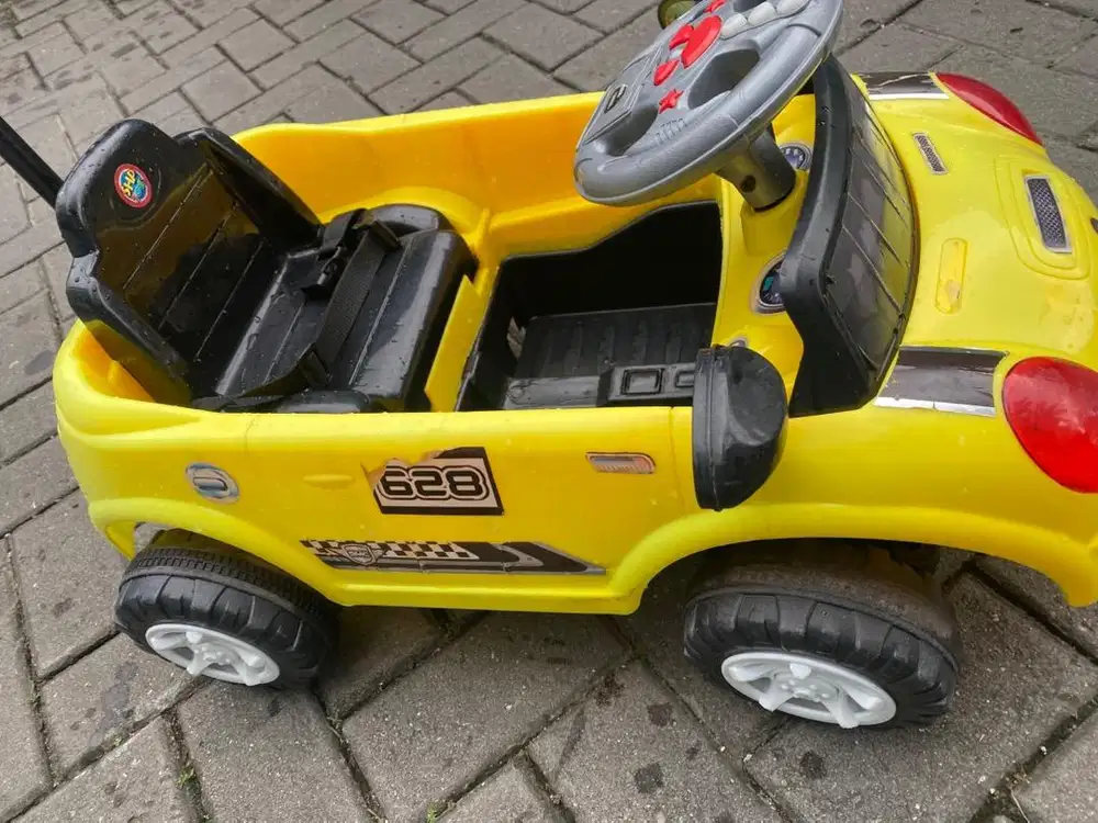 Jual mobil mainan anak besar ada music dan lampu