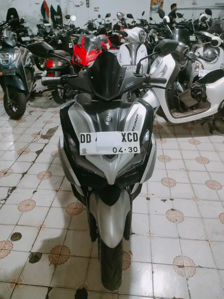Yamaha Aerox new 155cc 2025 silver