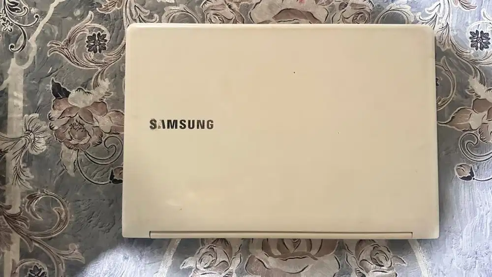Laptop Samsung Ram 4 gb putih