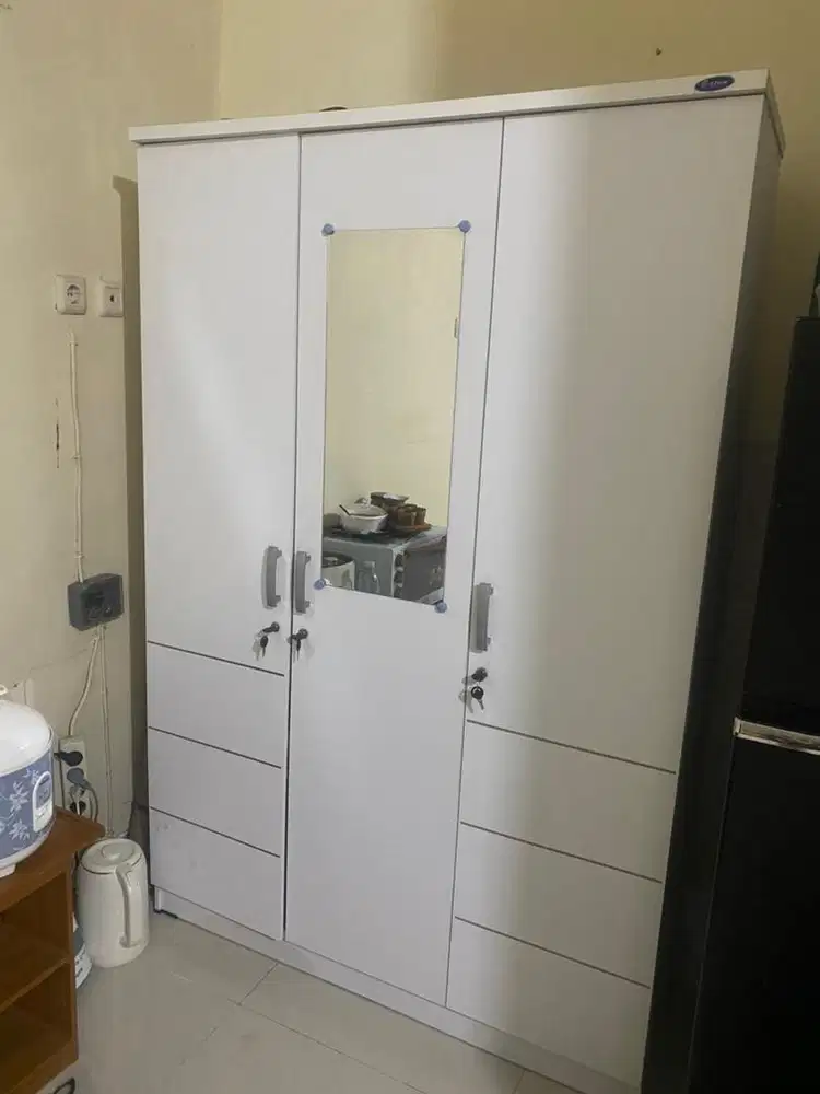 Lemari Gstar 3 Pintu dan ada yg 2 Pintu jg.