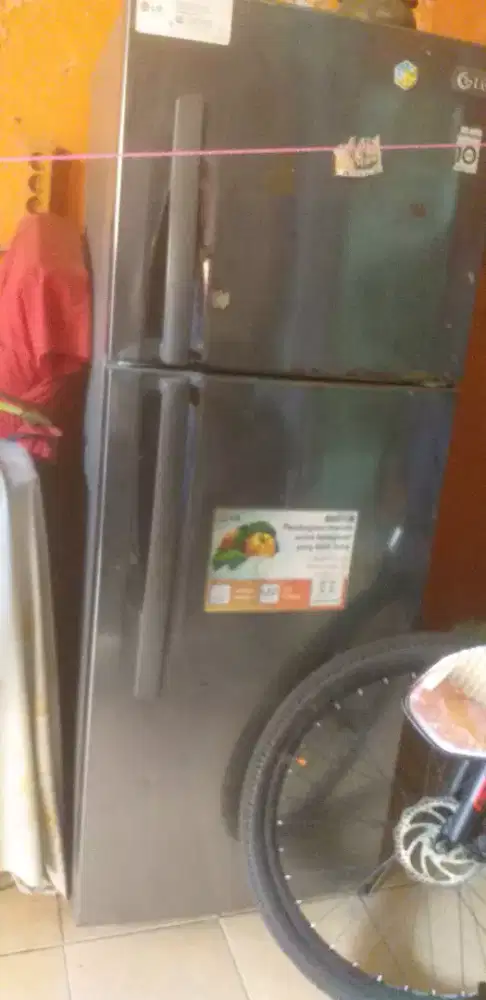 Kulkas bekas dua pintu