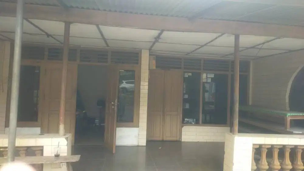 Dijual Rumah dan Kebun Total +750 m² Pinggir Jalan Raya Mojogedang