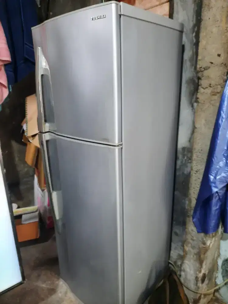 Kulkas Toshiba 2pt dingin nyesss