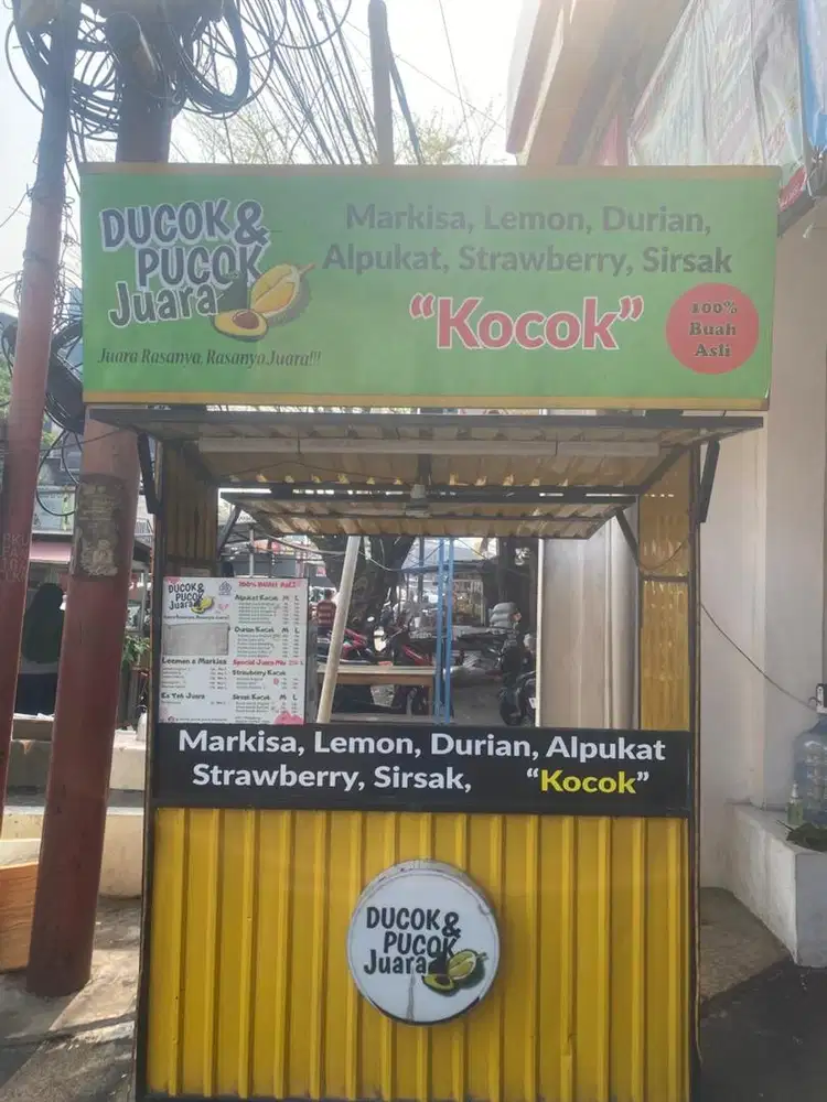 Booth jualan buat minuman dan makanan