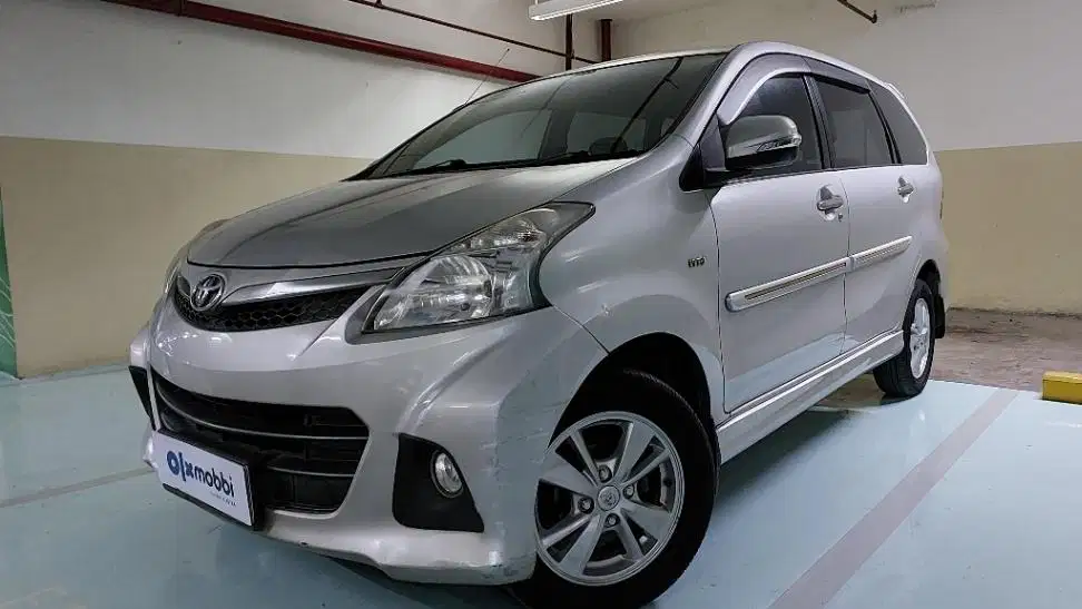 DP MURAH Toyota Avanza 1.5 Veloz Bensin-AT 2013 Silver CYTZD